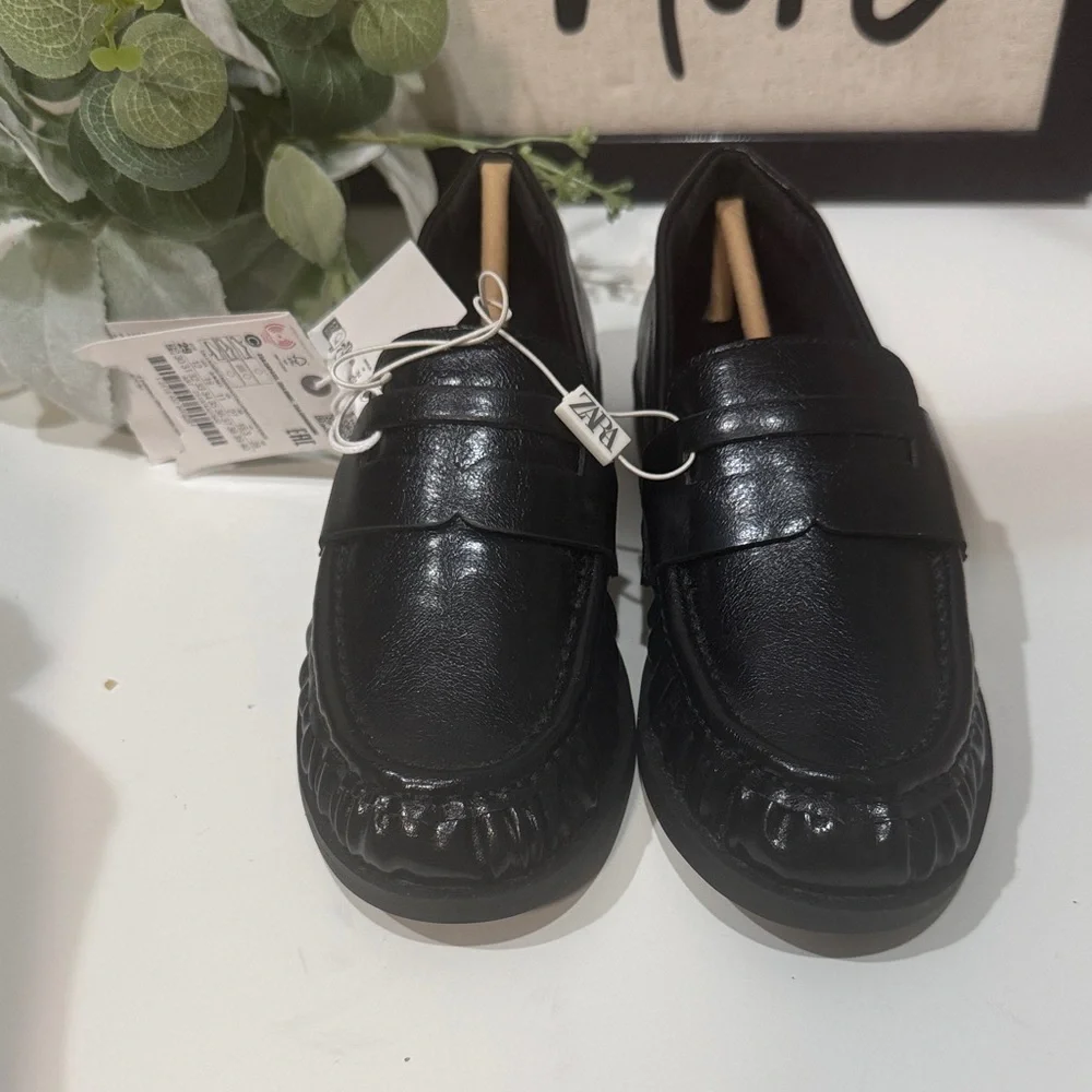 Zara Classic Black kids Slip-On Loafers - Picture 3 of 3